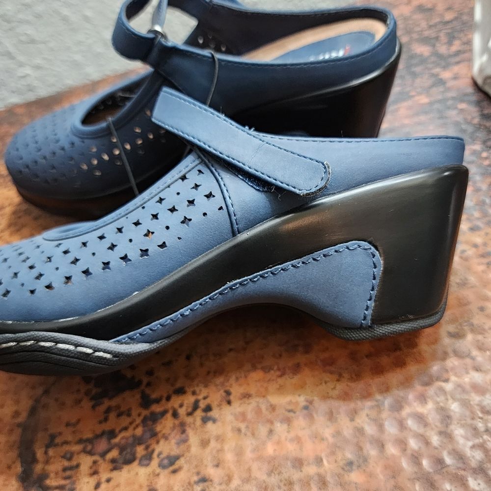 Rialto Vinto Mary Jane Clogs in Navy 411 - Picture 15 of 16